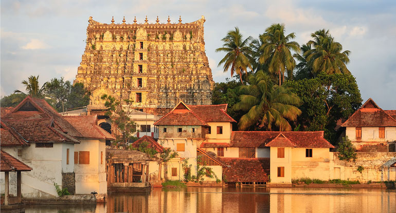 muthu tourism, trending destination in south india, Padmanabhaswamy Temple